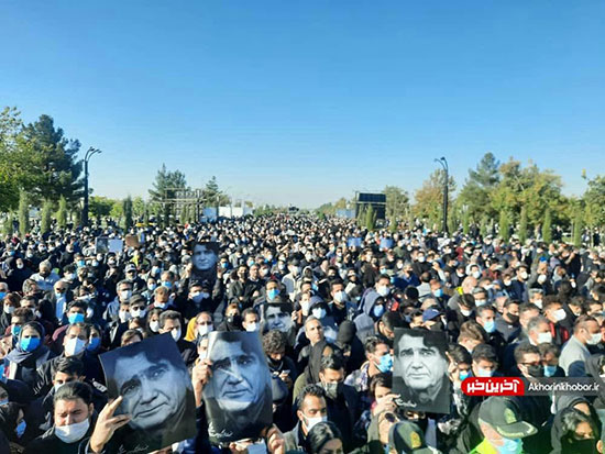 حضور دوستداران شجریان در محل تدفین 