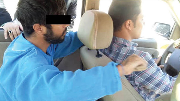 خفه کننده راننده در بازسای صحنه قتل