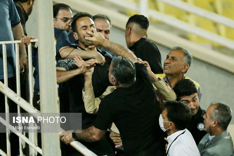درگیری محمود فکری با مربی استقلال خوزستان