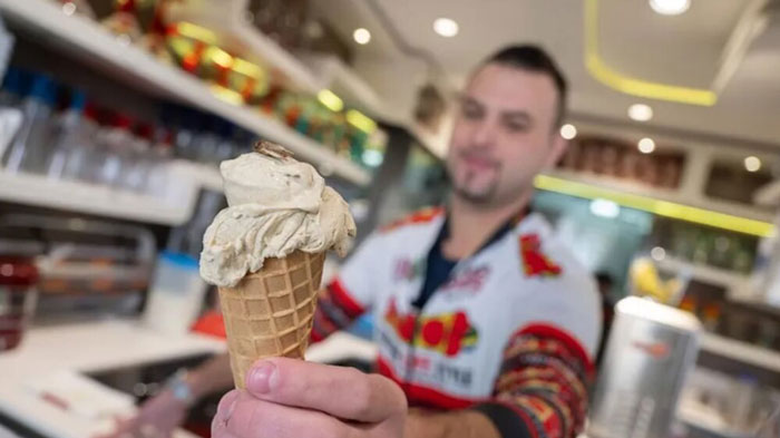بستنی با طعم جیرجیرک