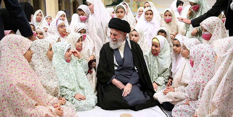 جشن تکلیف دختران با رهبری