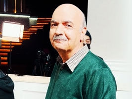 عکس/ ایرج طهماسب در پشت صحنه نمایش «مون واک»