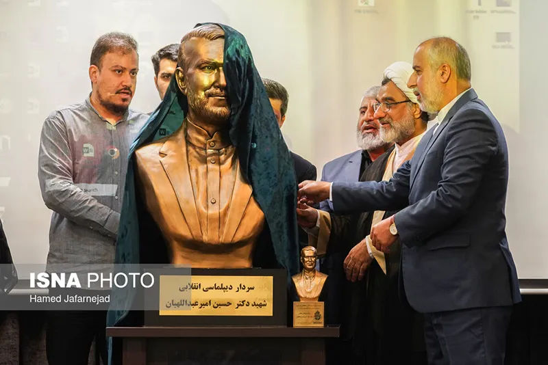 رونمایی از تندیس عبداللهیان