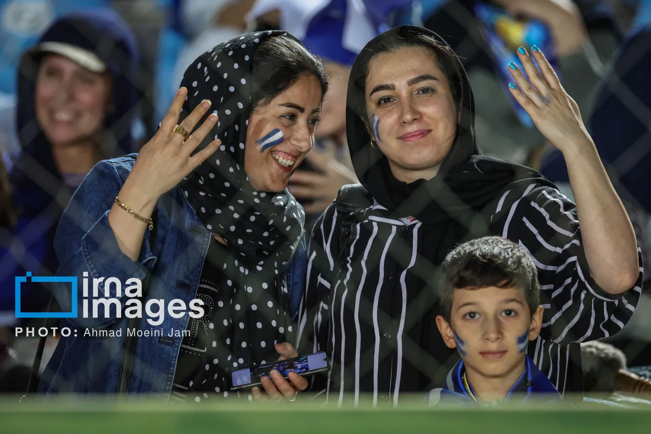 دختران هوادار استقلال