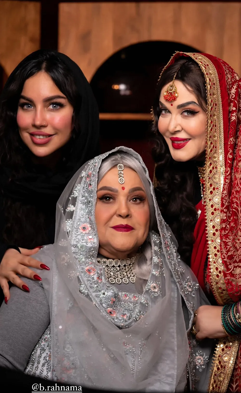 بهاره رهنما به همراه مادرش