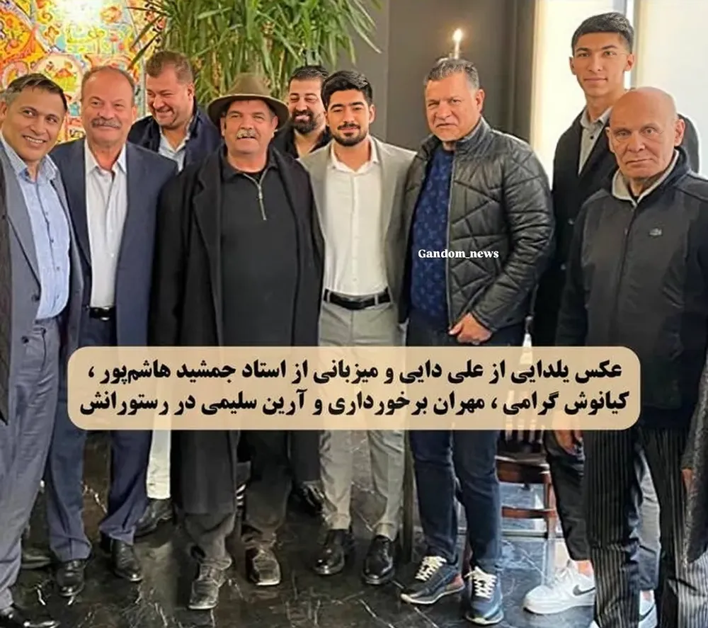 علی دایی به همراه جمعی از ورزشکاران و بازیگران