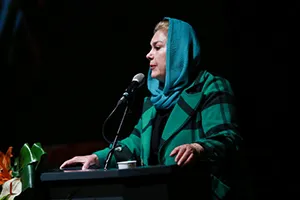 ویدیو/ سورپرایز تولد مهرانه مهین ترابی؛ ژاله صامتی مهمان ویژه نمایش شد!