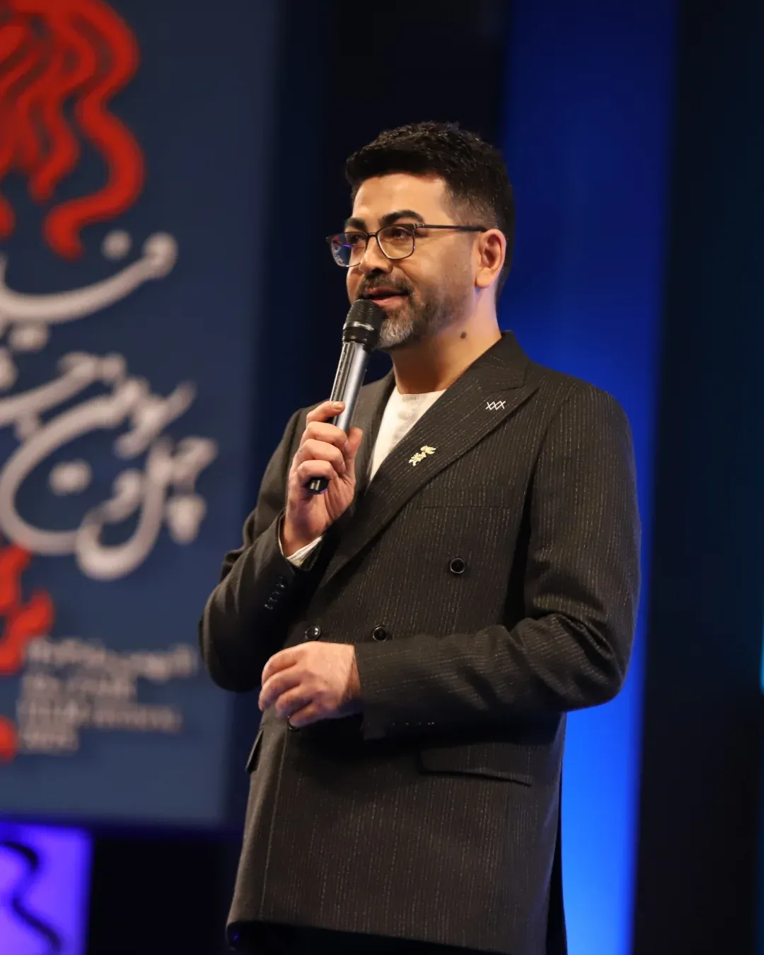 فرزاد حسنی