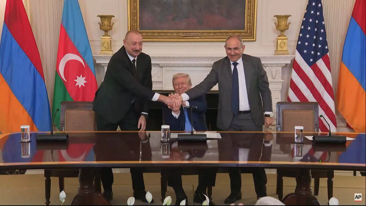 لحظه تاریخی صلح ارمنستان و آدربایجان