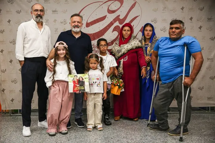 خانواده یسنا در اکران مردمی فیلم ناتوردشت