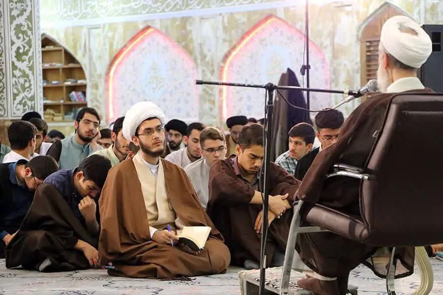 کاظم صدیقی و دادن درس اخلاق