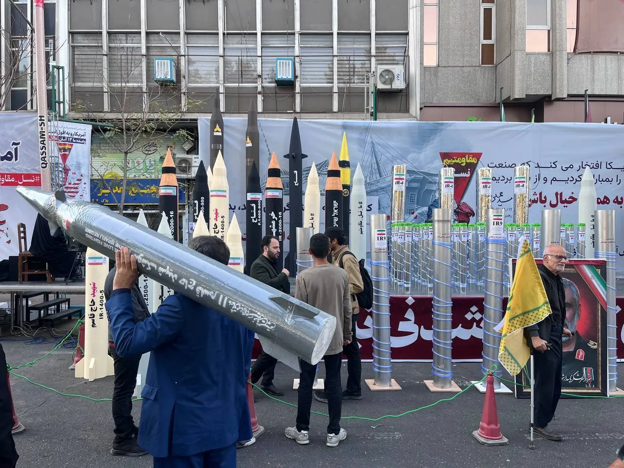 نمایش موشک در راهپیمایی 13 آبان