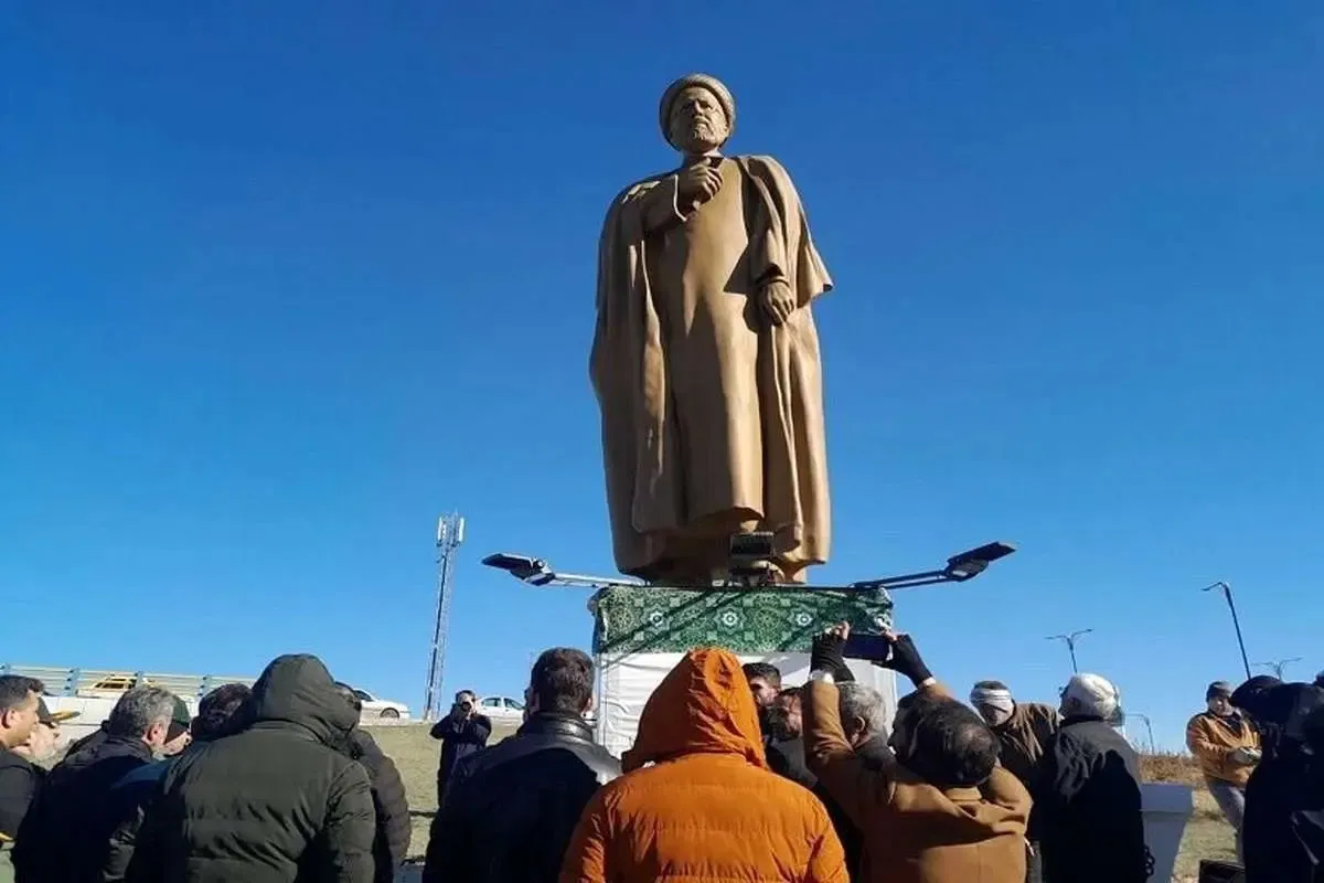 مجسمه رئیسی در اردبیل