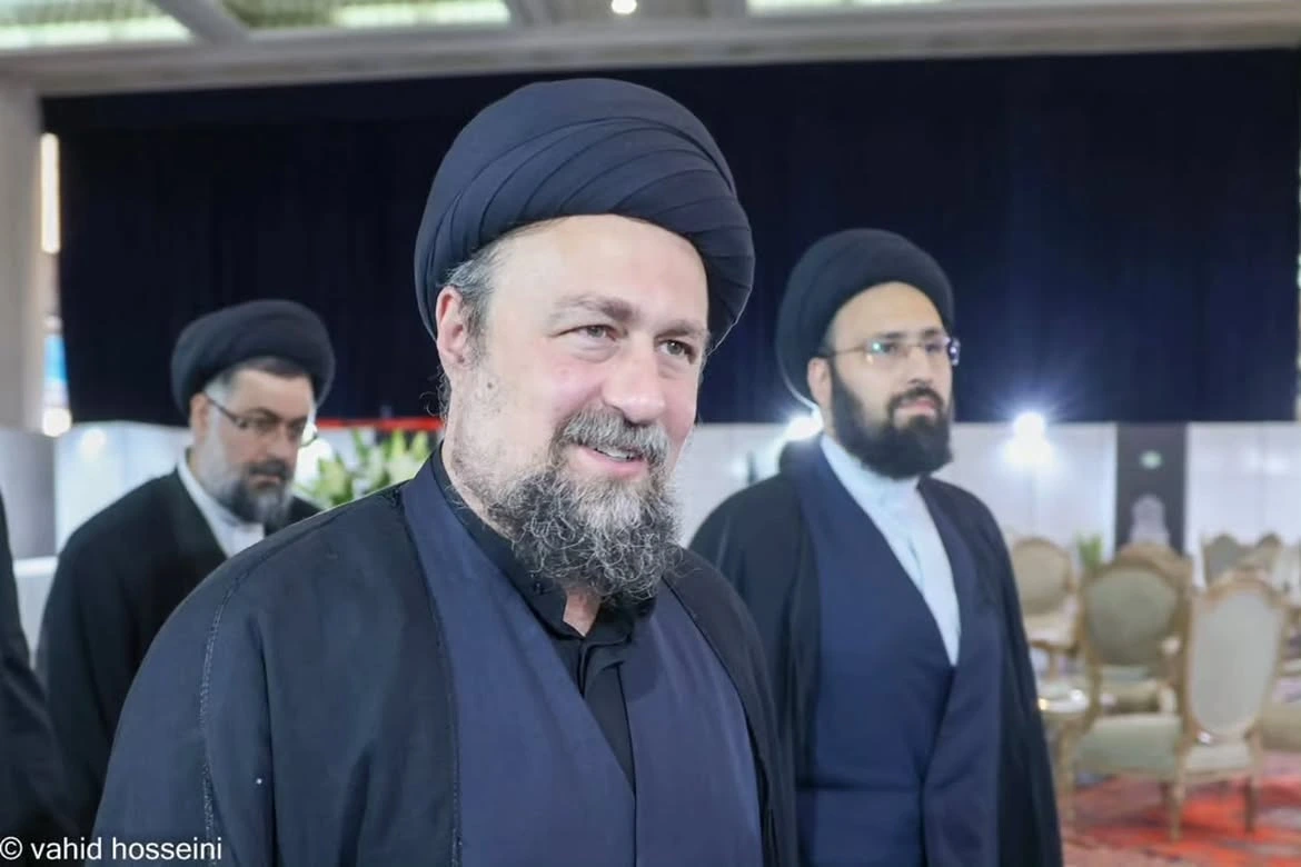 تصویری مشترک از سیدحسن خمینی و فرزند ارشد رهبر شهید در حرم رضوی
