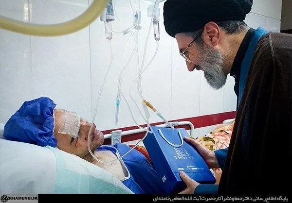 دیدار آیت الله مجتبی خامنه ای با مجروحان لبنان
