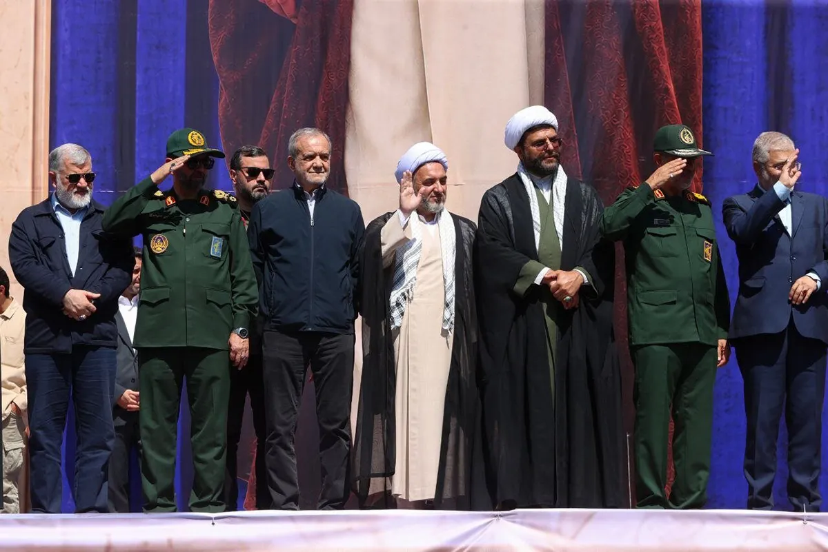تصویری از پزشکیان در رزمایش جان‌فدایان ایران