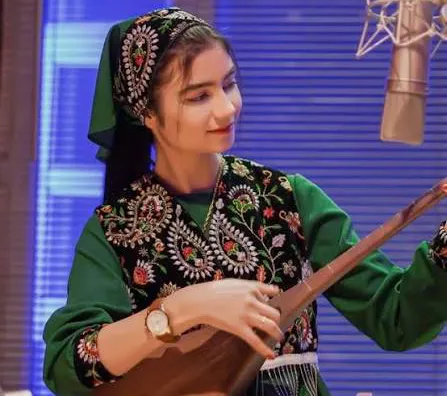 ماجرای مسدود شدن اینستاگرام ستایش صادق زاده، خواننده نوجوان چیست؟