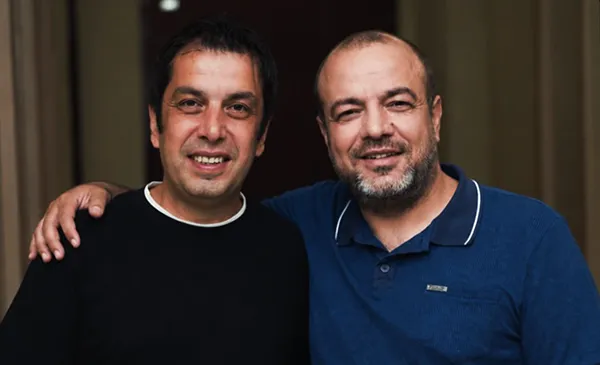 یادداشت احساسی عباس جمشیدی‌فر برای سعید آقاخانی در پایان «اسباب زحمت»